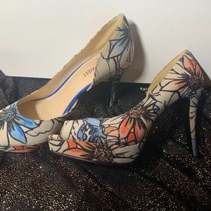 Nine West Floral Platform Heels size 7M